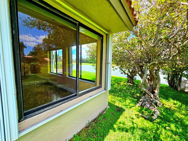 566 Village Lake Drive, Weston, FL 33326