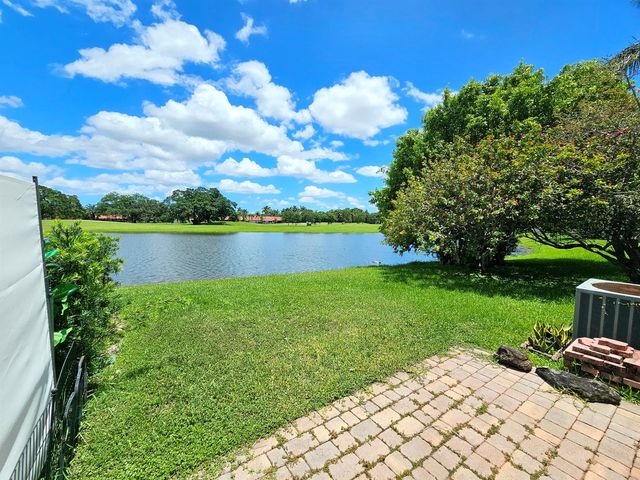566 Village Lake Drive, Weston, FL 33326