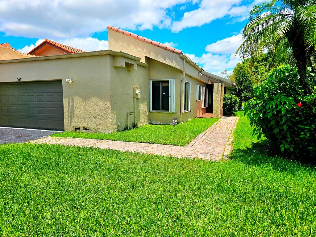 566 Village Lake Drive, Weston, FL 33326