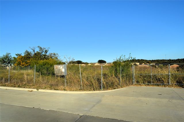 6111 Sportsmans Parkway, Dallas, TX 75211