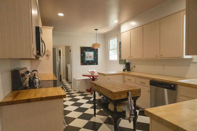 212 Valley Street, Walterboro, SC 29488
