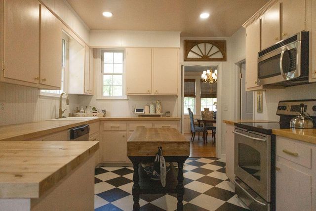 212 Valley Street, Walterboro, SC 29488