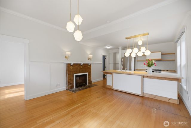 145 Park Avenue N, Renton, WA 98057