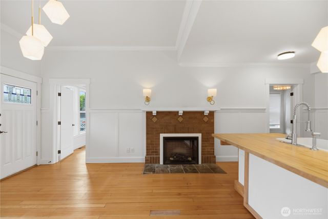 145 Park Avenue N, Renton, WA 98057