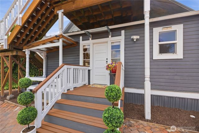 145 Park Avenue N, Renton, WA 98057