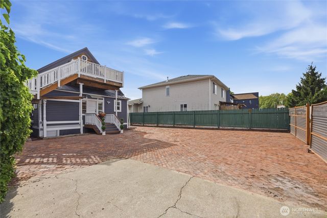 145 Park Avenue N, Renton, WA 98057