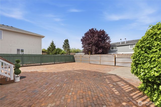 145 Park Avenue N, Renton, WA 98057