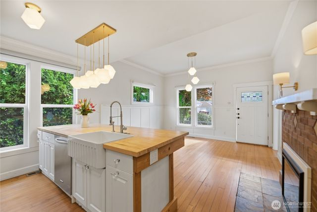145 Park Avenue N, Renton, WA 98057