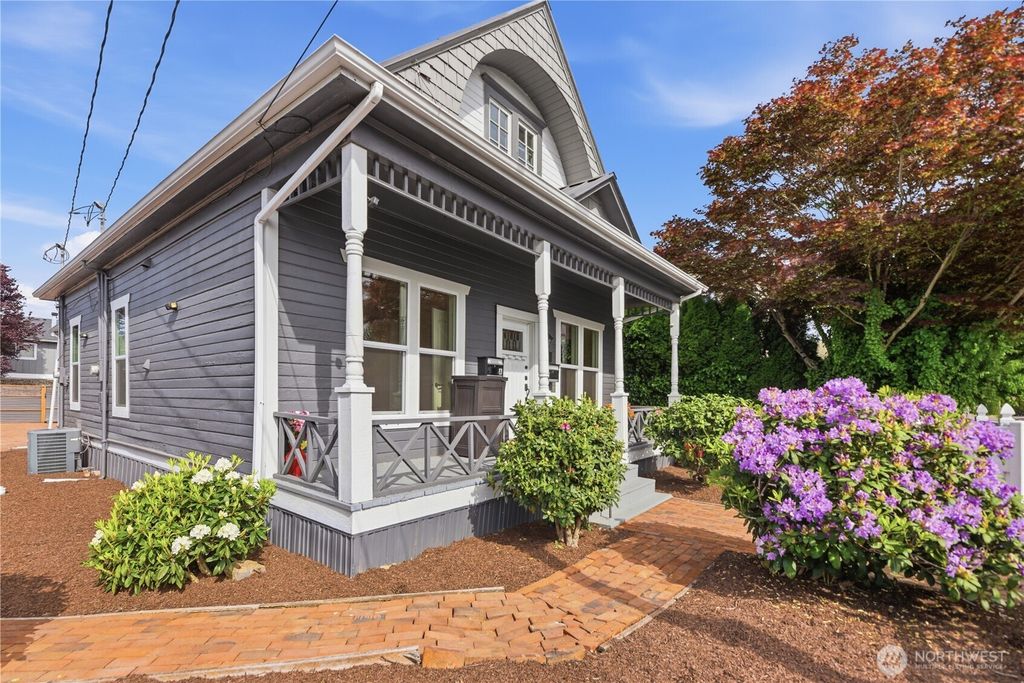 145 Park Avenue N, Renton, WA 98057