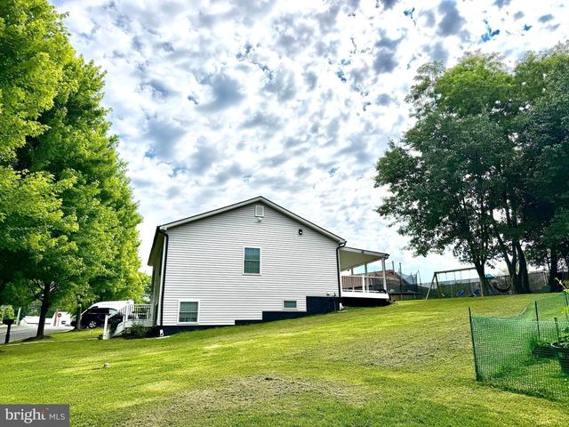 1590 HOMELAND DR, Sykesville, MD 21784