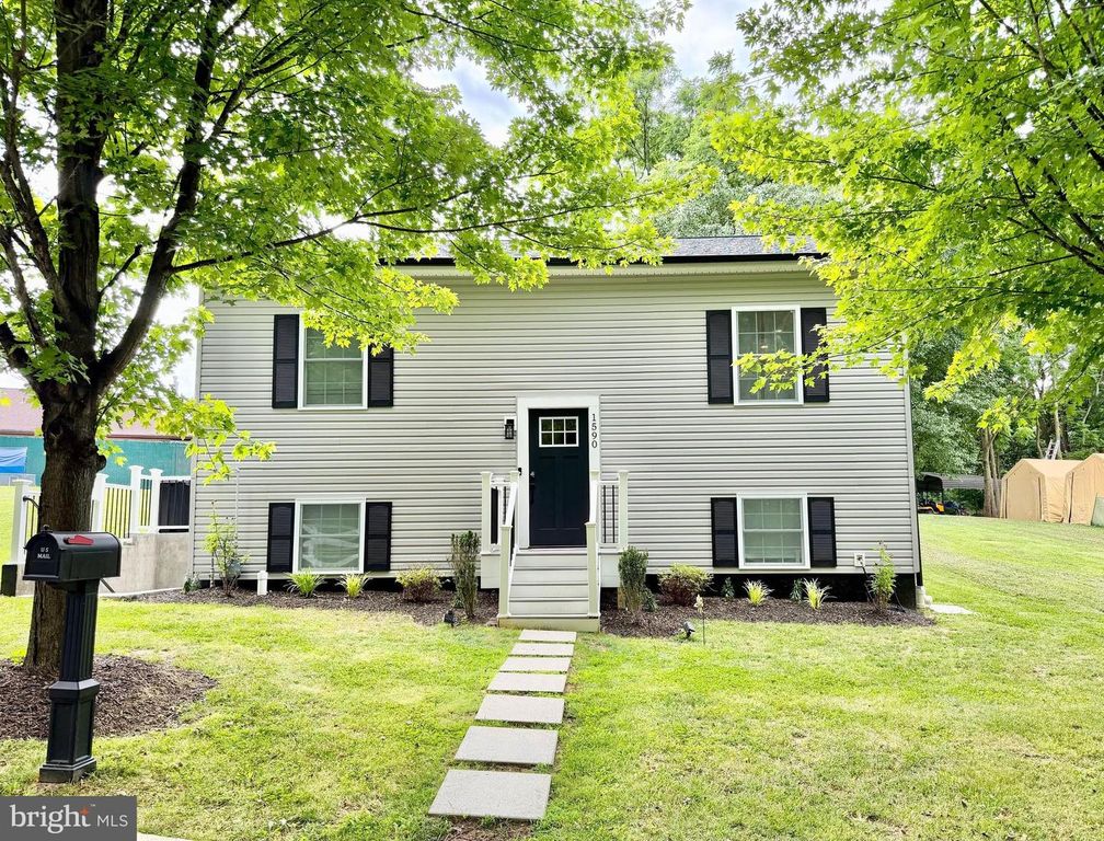 1590 HOMELAND DR, Sykesville, MD 21784