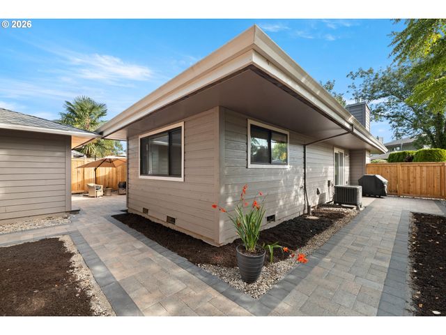 9998 Sw FRENCH PRAIRIE Rd, Wilsonville, OR 97070