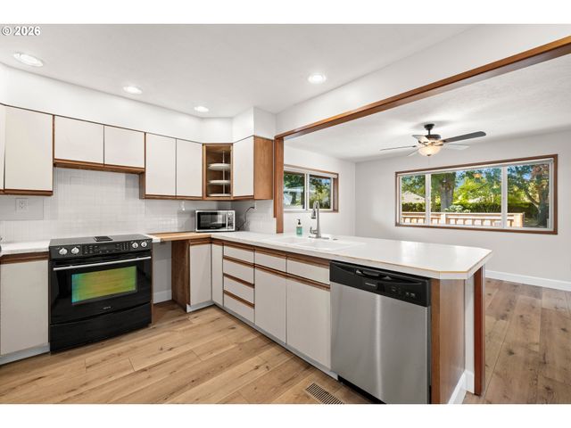 9998 Sw FRENCH PRAIRIE Rd, Wilsonville, OR 97070