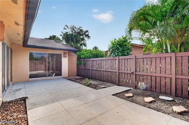 6305 Royal Woods DR, Fort Myers, FL 33908