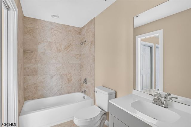 6305 Royal Woods DR, Fort Myers, FL 33908