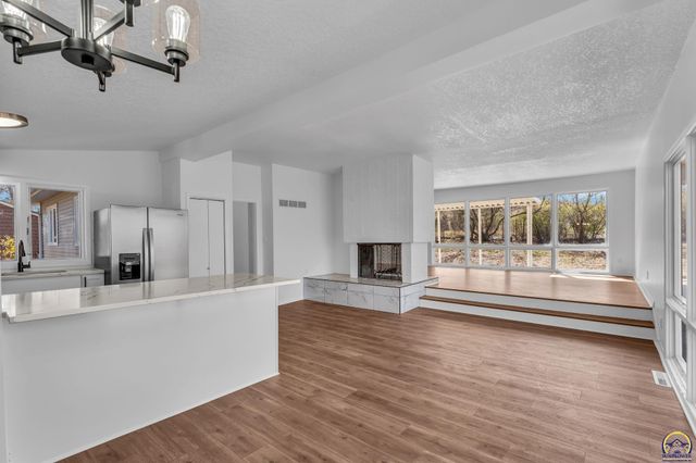 4741 SW Twilight DR, Topeka, KS 66614