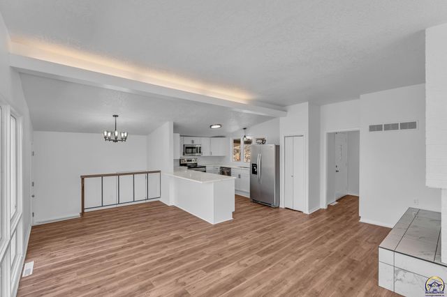 4741 SW Twilight DR, Topeka, KS 66614