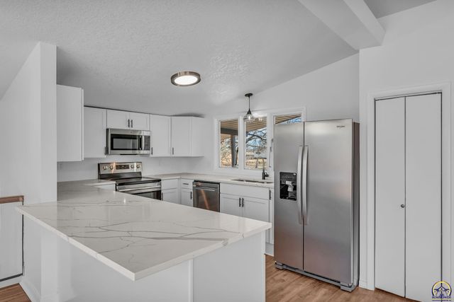 4741 SW Twilight DR, Topeka, KS 66614