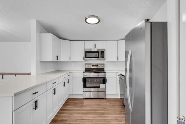 4741 SW Twilight DR, Topeka, KS 66614