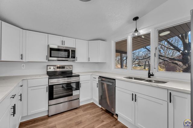 4741 SW Twilight DR, Topeka, KS 66614