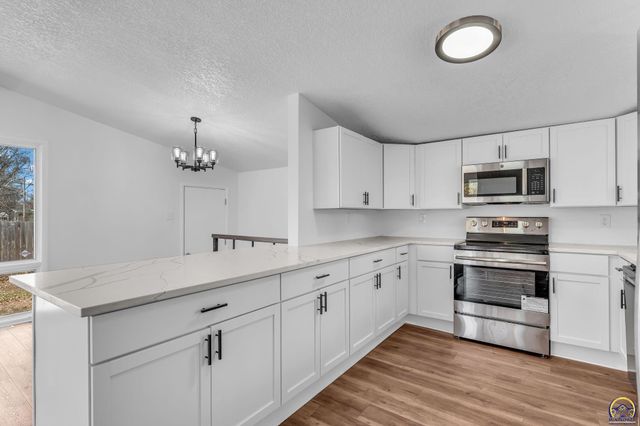 4741 SW Twilight DR, Topeka, KS 66614