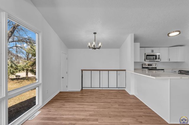 4741 SW Twilight DR, Topeka, KS 66614