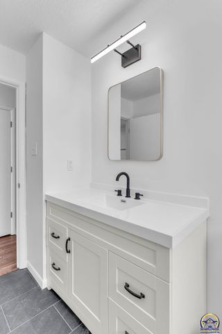 4741 SW Twilight DR, Topeka, KS 66614