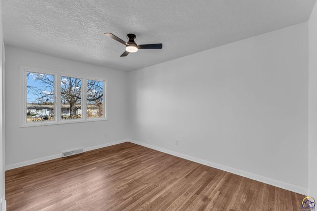 4741 SW Twilight DR, Topeka, KS 66614