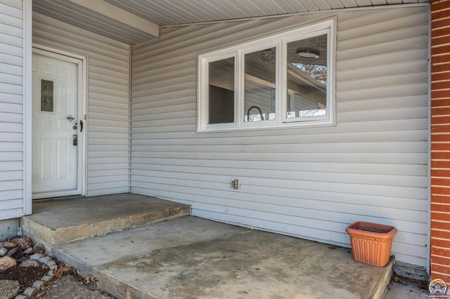 4741 SW Twilight DR, Topeka, KS 66614