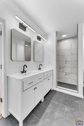 4741 SW Twilight DR, Topeka, KS 66614