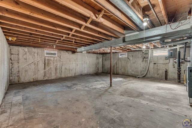 4741 SW Twilight DR, Topeka, KS 66614