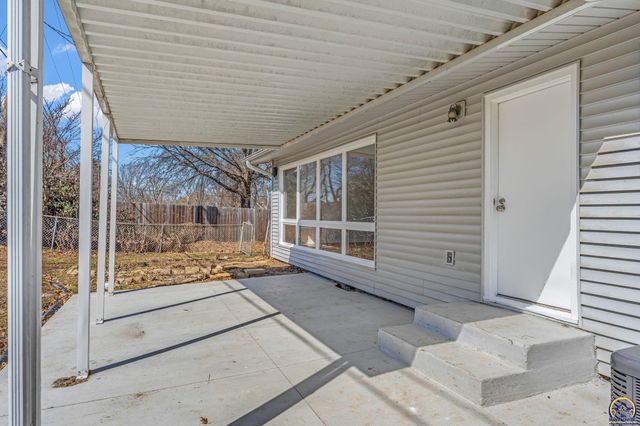 4741 SW Twilight DR, Topeka, KS 66614