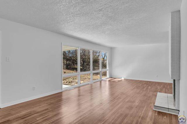 4741 SW Twilight DR, Topeka, KS 66614