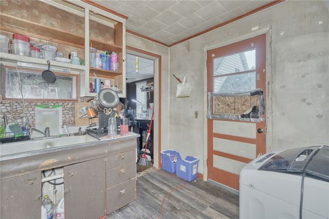 177 6th St, Rochester, NY 14605