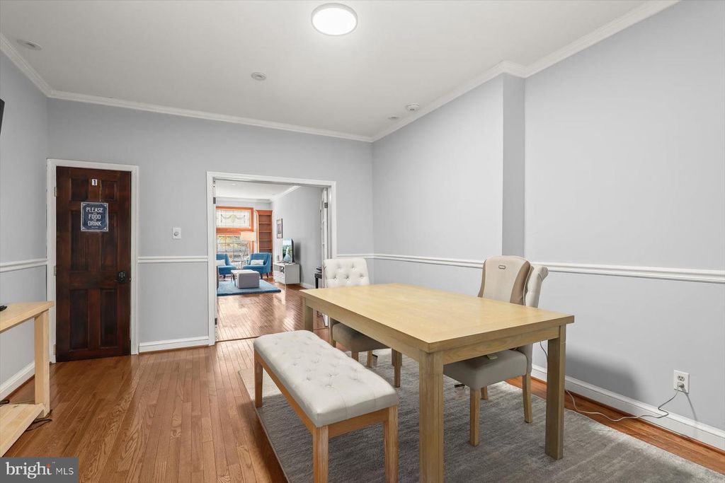 Image 12 of property listing at 633 S LINWOOD AVE S, Baltimore, MD 21224