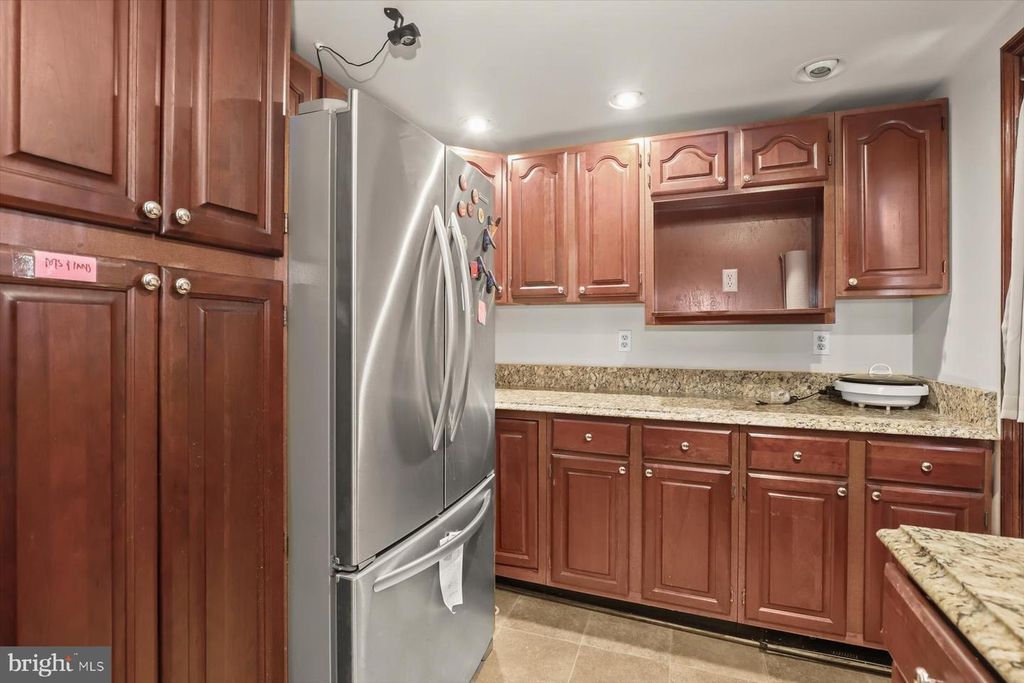 Image 17 of property listing at 633 S LINWOOD AVE S, Baltimore, MD 21224