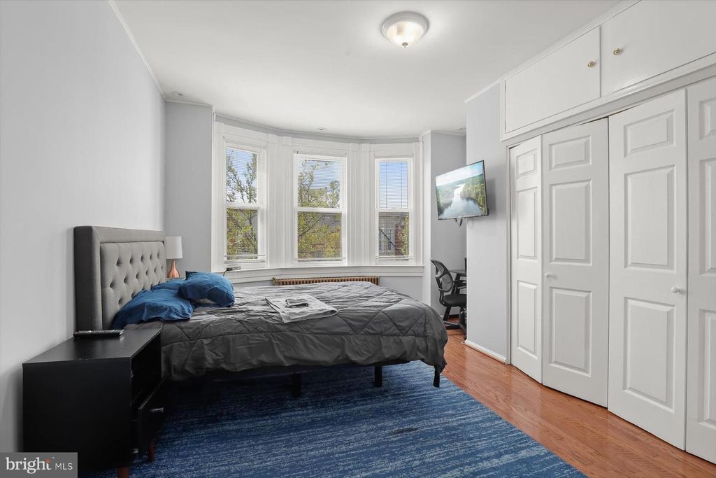 Image 18 of property listing at 633 S LINWOOD AVE S, Baltimore, MD 21224