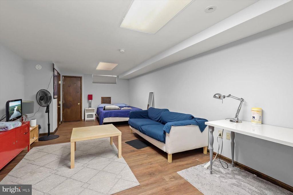 Image 22 of property listing at 633 S LINWOOD AVE S, Baltimore, MD 21224