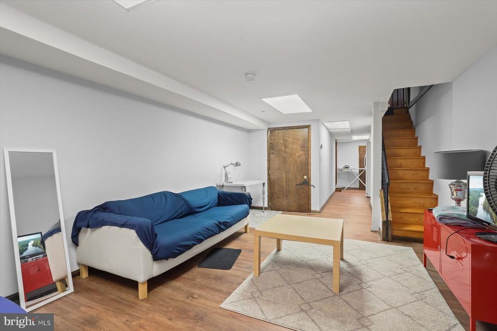 Image 23 of property listing at 633 S LINWOOD AVE S, Baltimore, MD 21224