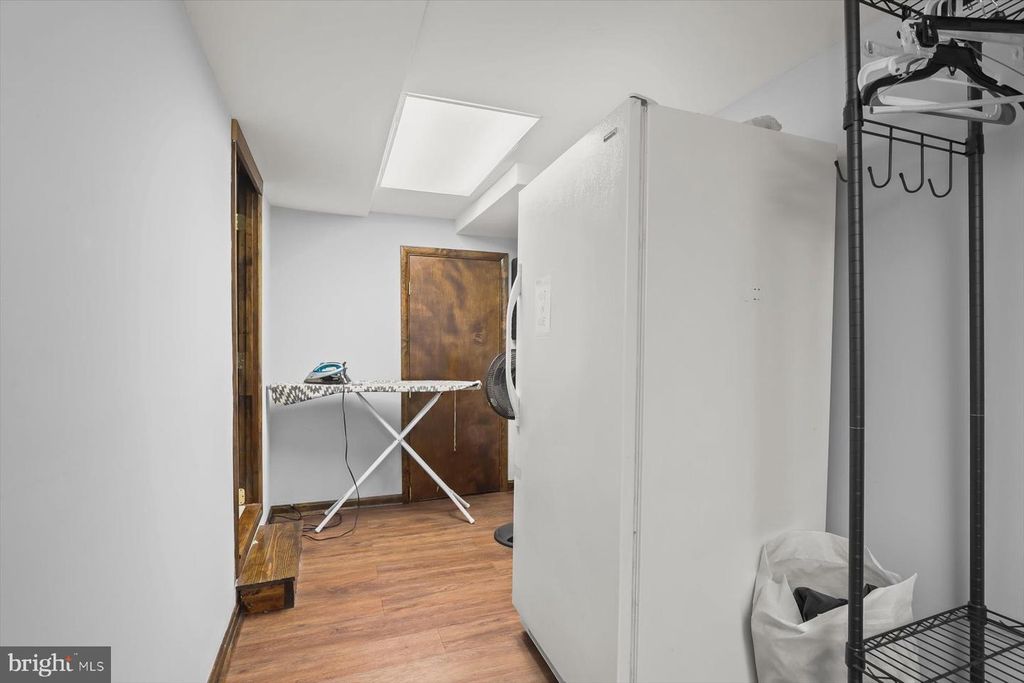 Image 24 of property listing at 633 S LINWOOD AVE S, Baltimore, MD 21224