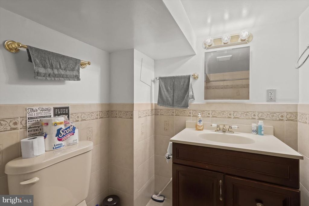 Image 25 of property listing at 633 S LINWOOD AVE S, Baltimore, MD 21224