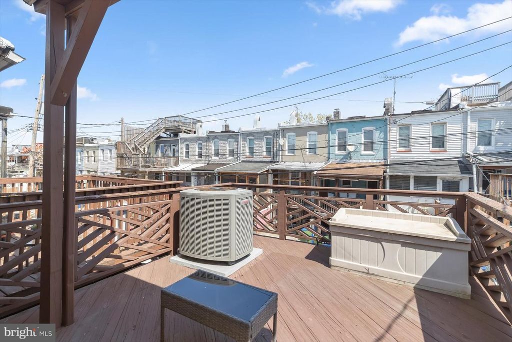 Image 29 of property listing at 633 S LINWOOD AVE S, Baltimore, MD 21224