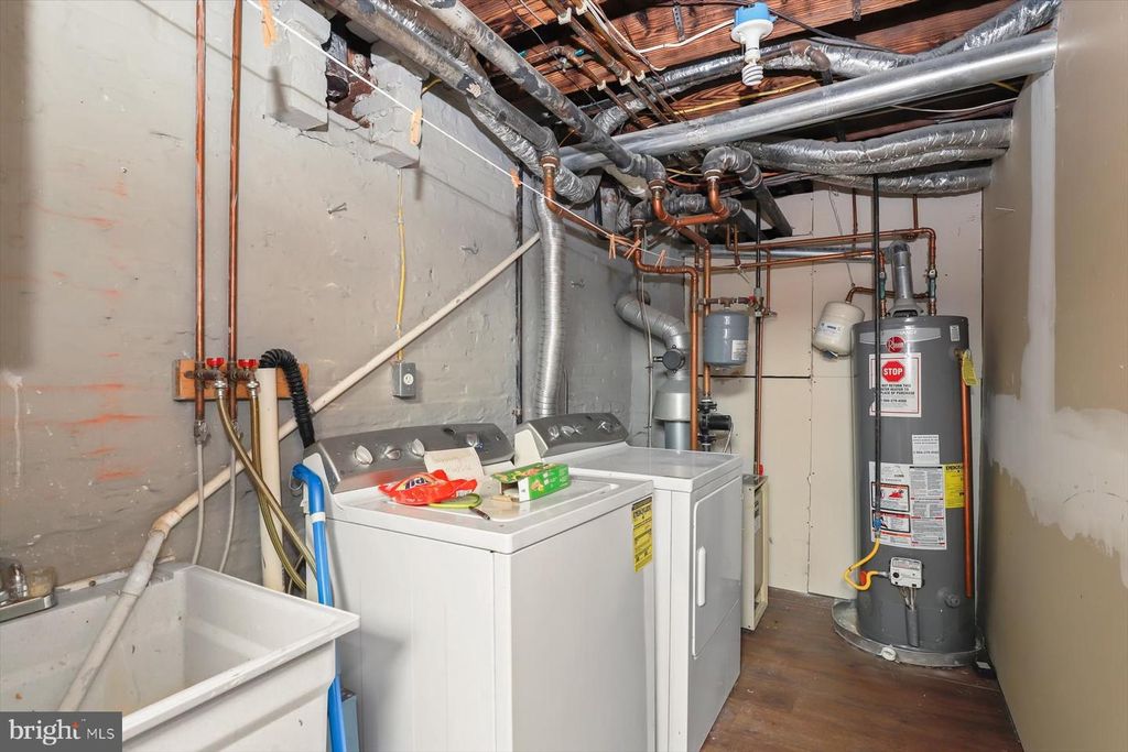 Image 31 of property listing at 633 S LINWOOD AVE S, Baltimore, MD 21224