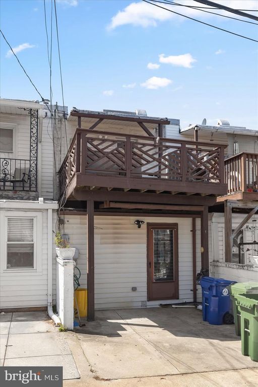 Image 32 of property listing at 633 S LINWOOD AVE S, Baltimore, MD 21224