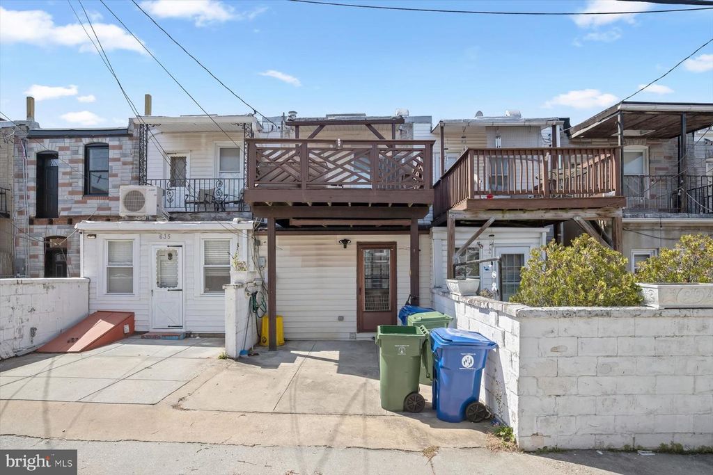 Image 33 of property listing at 633 S LINWOOD AVE S, Baltimore, MD 21224