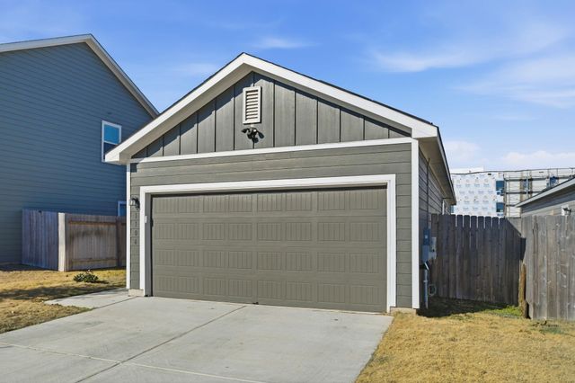 1106 Cattail LN, Bastrop, TX 78602