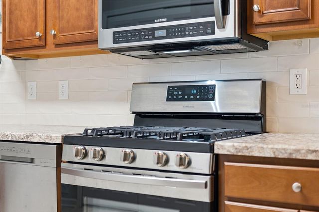 304 STONINGTON WAY, Deland, FL 32724