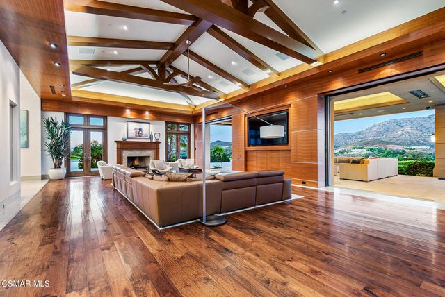 1300 Woodland Grove Court, Westlake Village, CA 91362