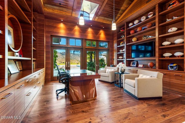 1300 Woodland Grove Court, Westlake Village, CA 91362