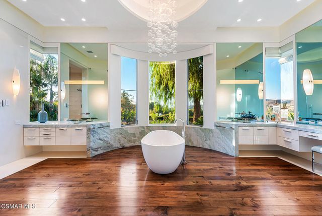 1300 Woodland Grove Court, Westlake Village, CA 91362